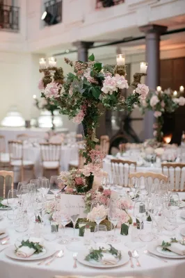 Glamorous and Romantic wedding organized in a private hotel and reception rooms with views on Place Vendôme