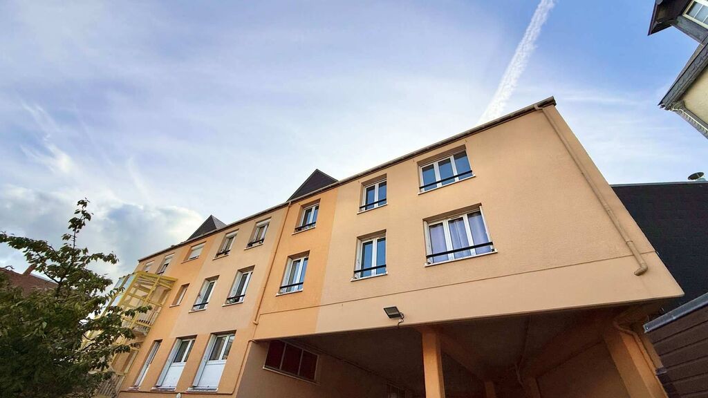 À vendre à Dieppe – bel appartement lumineux de 94 m² avec parking privatif, idéalement situé à proximité du centre-ville et de la plage.