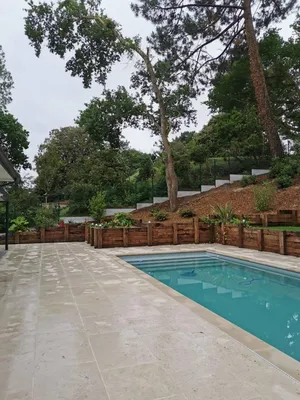 CONSTRUCTION D'UNE PISCINE EN BÉTON À ARCACHON AVEC MARGELLES SUR MESURE