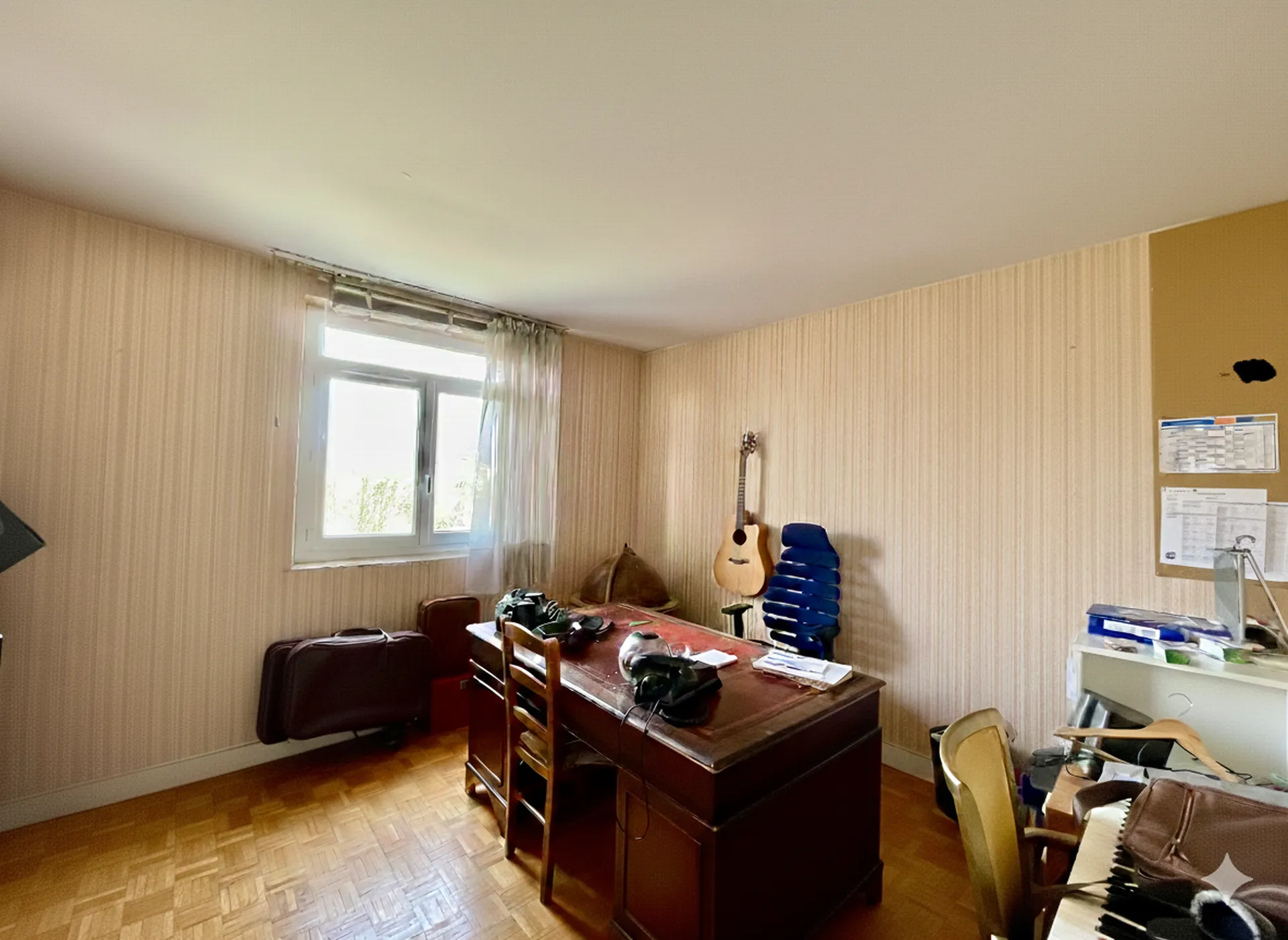 3 ème chambre ou bureau ou possibilité agrandissement du salon opportunité appartement à rénover par Helix Le Vesinet