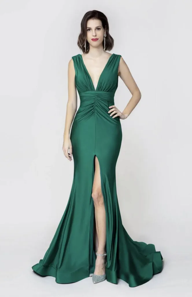 Magasin robe de soirée robe de cocktail robe de demoiselle d'honneur robe longue en satin avec fente à Plan-de-campagne proche de Marseille