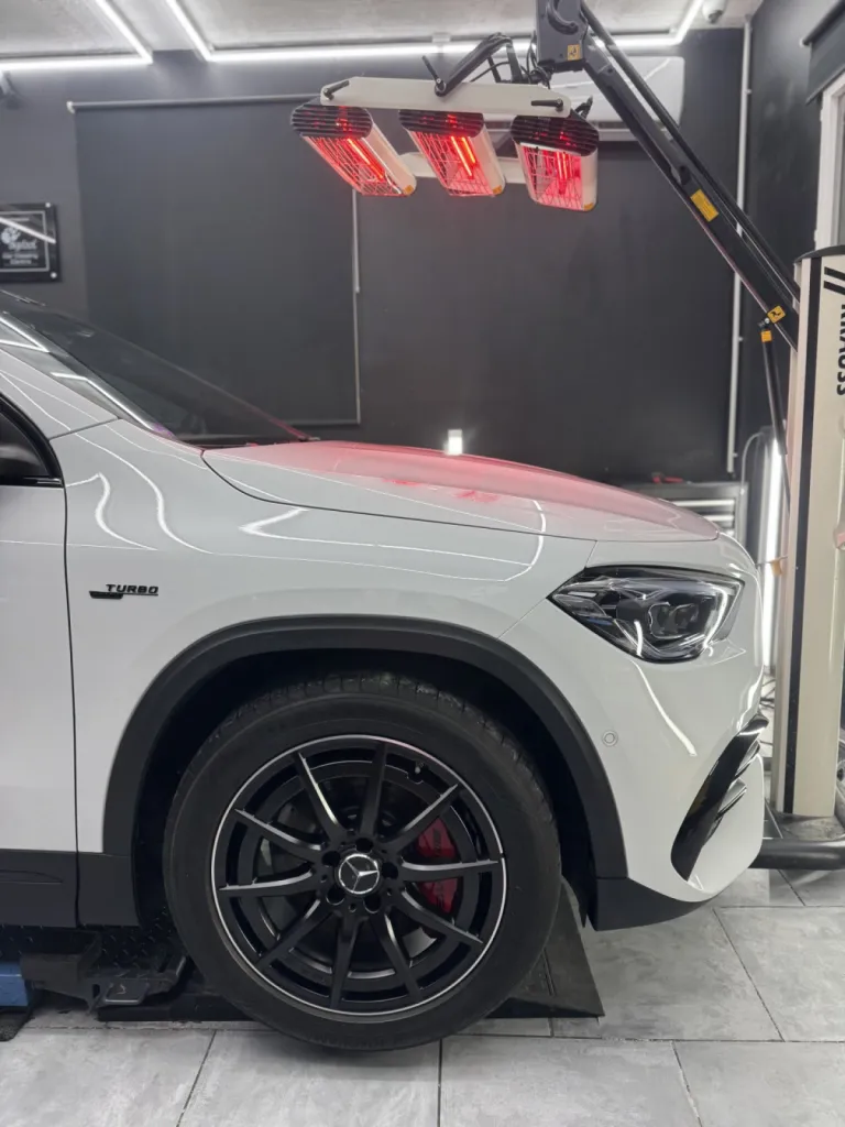 Mercedes GLA 35 AMG : Polissage et Protection Céramique par Riviera Detailing à Antibes