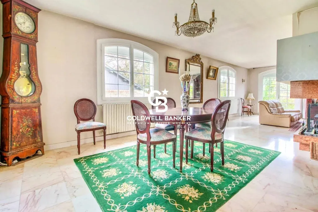 Maison à vendre à Léognan – grande familiale à rénover avec 6 chambres et jardin arboré