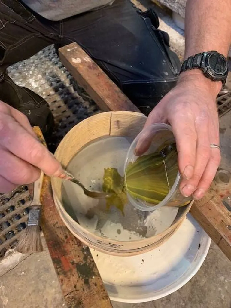 FILTRAGE DES PIGMENTS MINÉRAUX TERRE DU MONDE