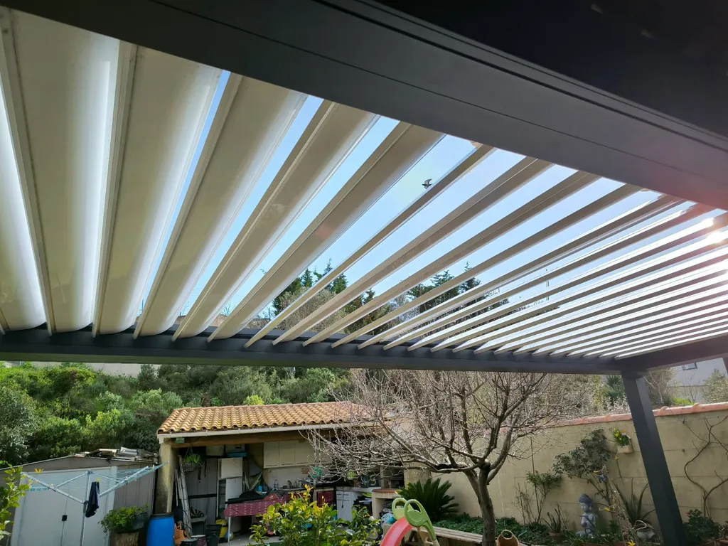 Mise en place d'une pergola Marquises Open sur Carry-le-Rouet