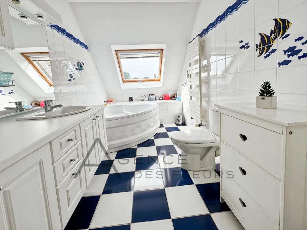 A vendre, maison d'architecte d'exception de 235 m² sur un terrain de 1300 m² située à La Londe