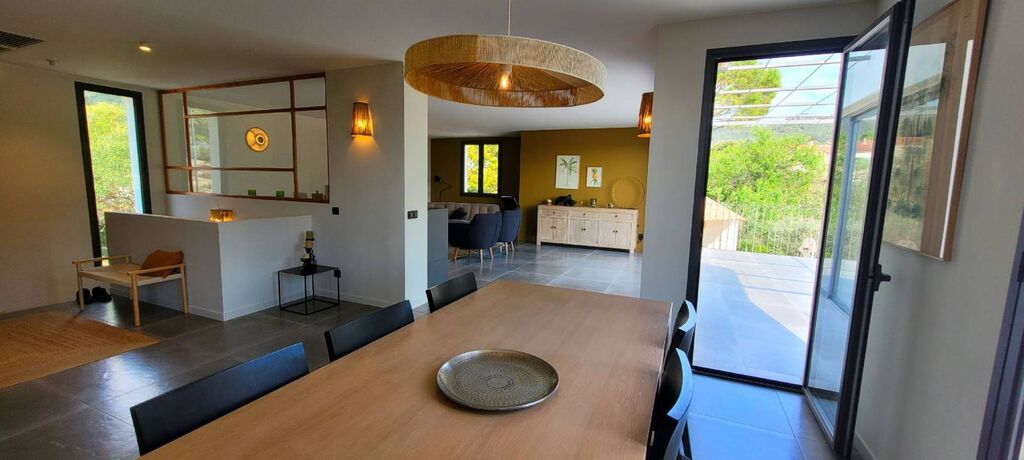 A vendre maison Cassis dans les vignes, entièrement rénovée, très jolie vue dégagée 