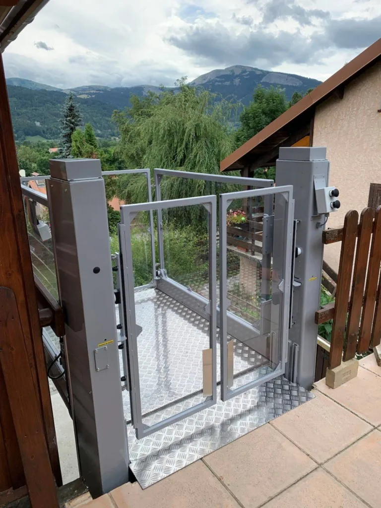 Réalisation d'une plateforme verticale Strategos près de Gap région PACA