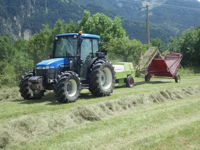 Tracteur pour foin à Nice