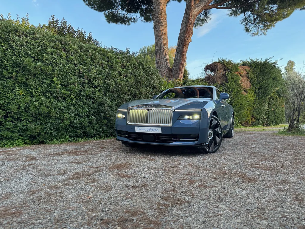 Rolls-Royce Spectre : polissage professionnel & céramique Crystal Serum Ultra – Côte d’Azur