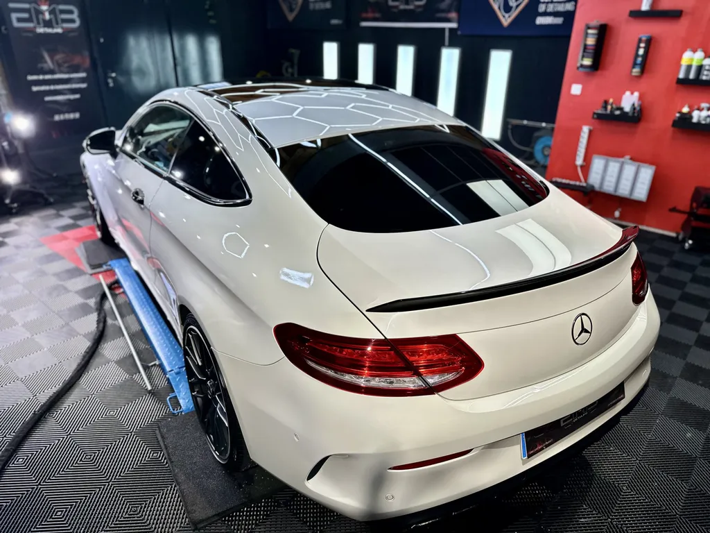 polissage Carroserie traitement céramique EMB DETAILING Vaugneray socialiste Mercedes C63 AMG