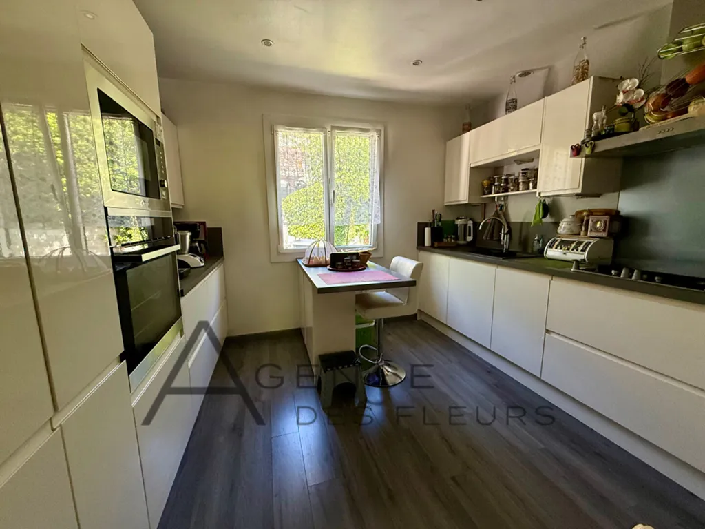 A vendre maison de 90 m² sur sous-sol total édifiée sur un terrain de 1350 m² située à SAINT AUBIN LES ELBEUF