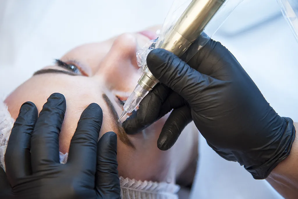 Se former en maquillage permanent des sourcils à Lyon