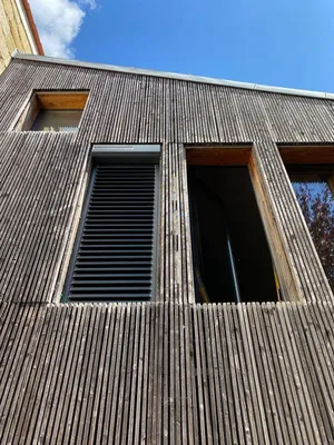 Volets roulants solaires à lames orientables sur le bassin d'Arcachon à la Test de Buch