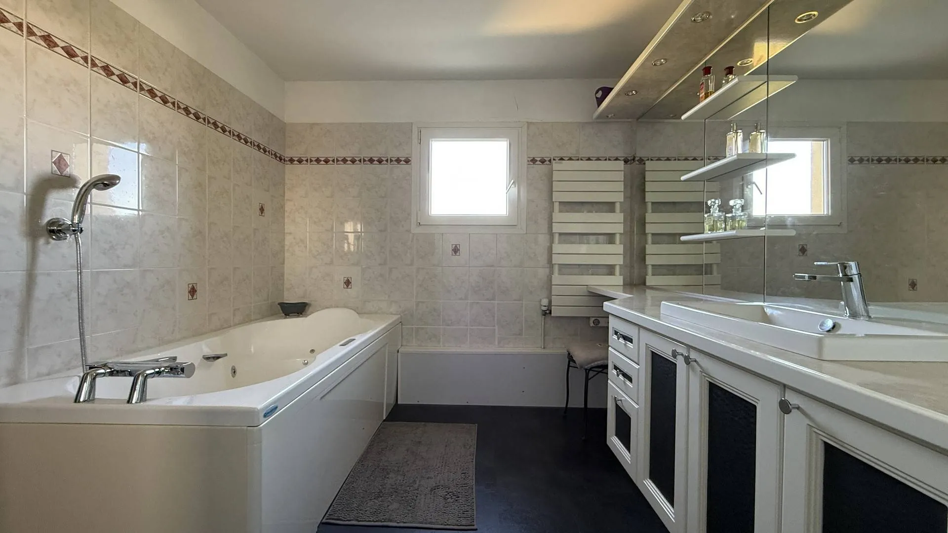 Immobilier en Normandie – maison années 1970 à vendre à Dieppe : architecture spacieuse et prestations de qualité.