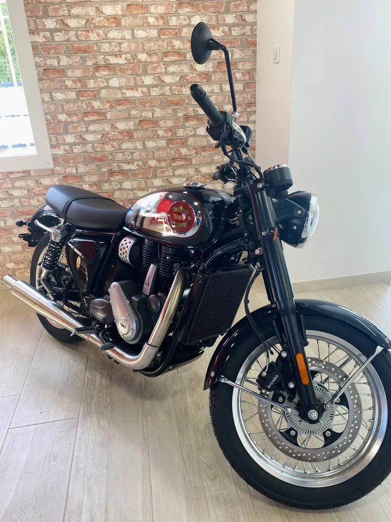 BSA GOLD STAR 650 MIDNIGHT BLACK