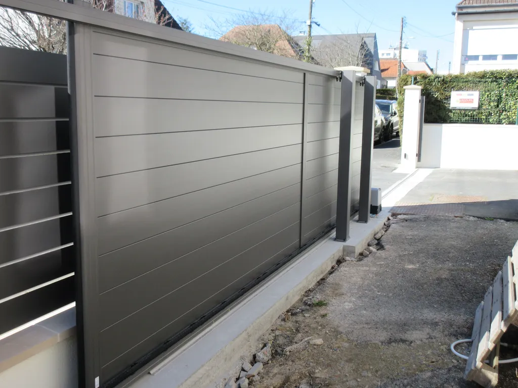 Installation de Portail coulissant motorisé, Clôtures de jardin et Portillon en aluminium à Lieurey dans l'Eure 27 et ses Alentours