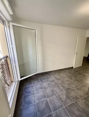 En exclusivité t2 avec terasse et parking 13010 