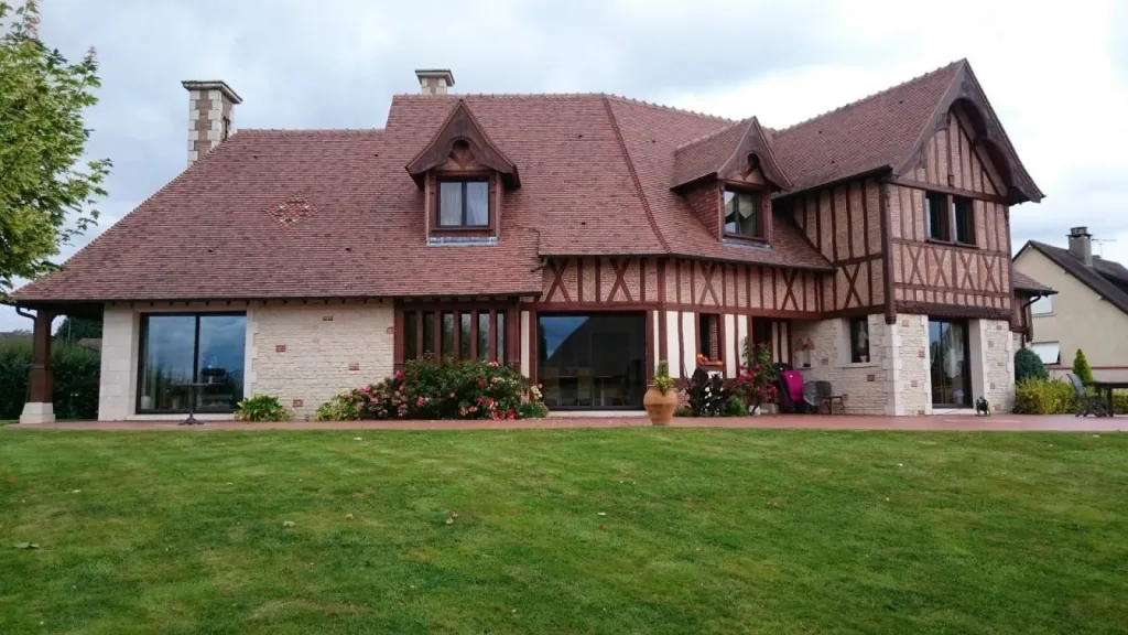 Honnet Constructeur spécialiste de la maison normande en colombages, pierres et briques à Rouen proche Quincampoix en Seine Maritime (76)