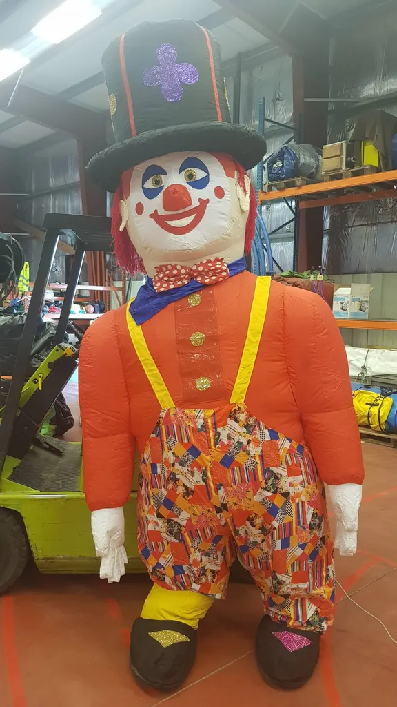 Clown gonflable pour déambulation sur batterie 