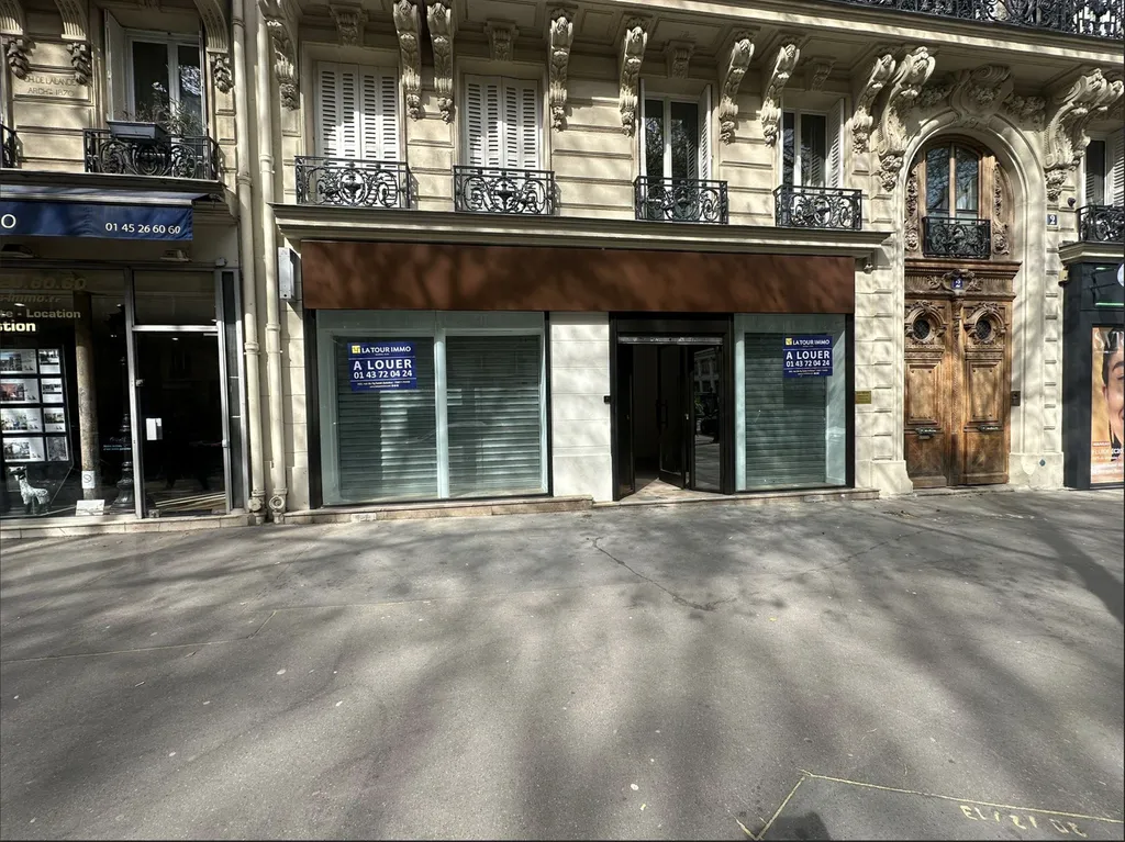 Location - Boutique 86 m², Trudaine/ Marguerite de Rochechouart, Avenue Trudaine 75009 PARIS