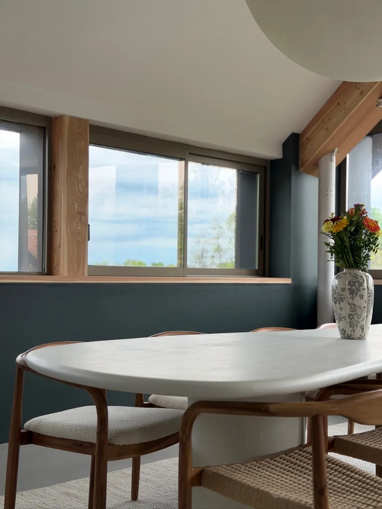 Films adhésifs solaires dans le canton de Genève : protéger vos meubles et votre intérieur sans compromettre la lumière