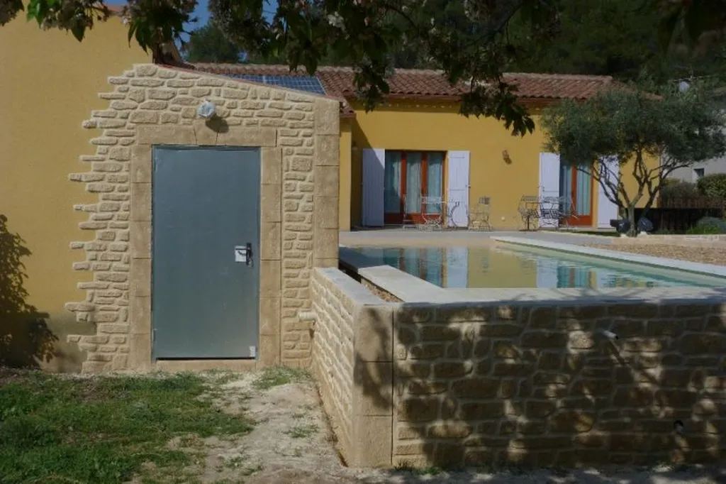 Cabanon en aspect pierre dans le Var