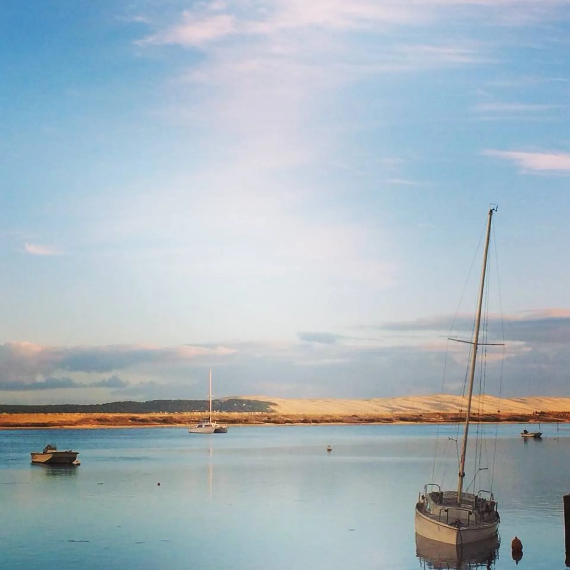 Vue de la dune du Pilat depuis la conche du Mimbeau (Cap Ferret)