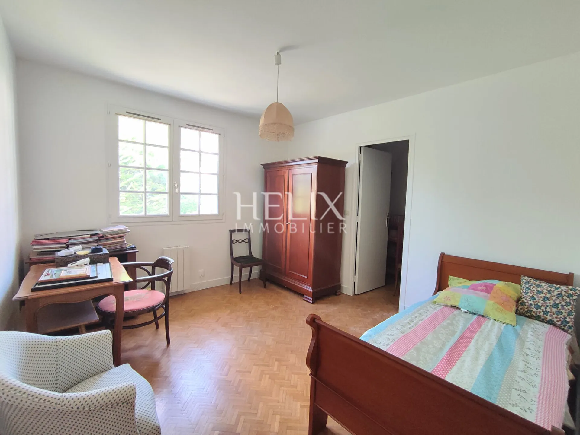 Maison familiale de 130 m2 sur 937 m2 de terrain comprenant 5 chambres, un grand double séjour et un sous-sol