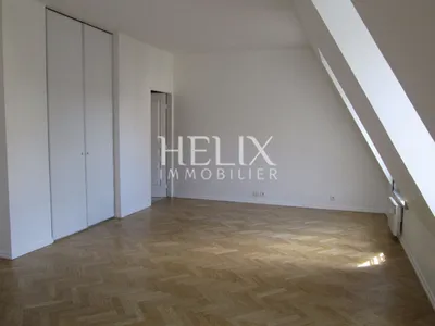 Quartier château un appartement de grand standing avec la vue sur le château de Saint Germain en Laye avec 2 chambres au pied du RER direction Paris La Défense