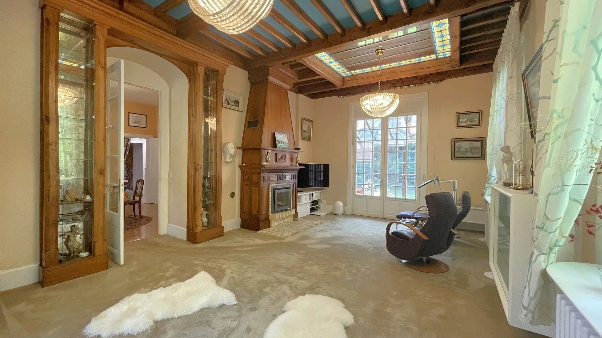 Propriété à vendre : profitez de la salle à manger lumineuse de 57 m², parfaite pour recevoir vos invités en toute convivialité.