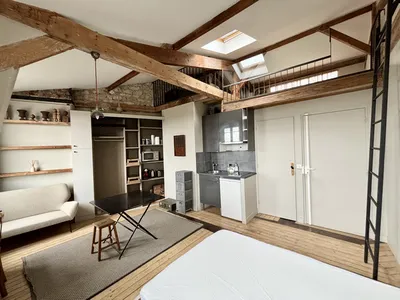 Pièce de vie avec mezzanine