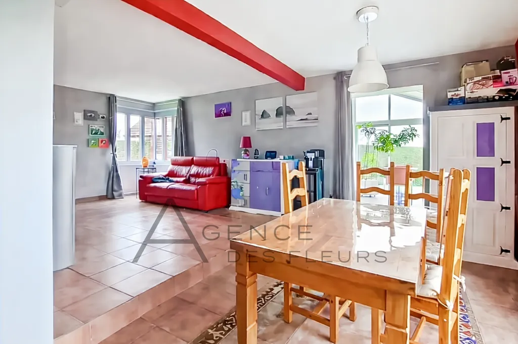 À vendre, beau pavillon lumineux de 154m² sur un terrain de 1000m² situé au Thuit de l'Oison