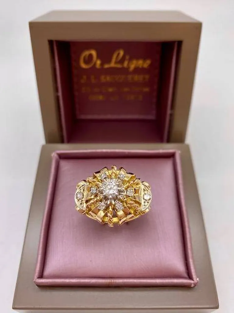 Bague or 750/1000ème et diamants forme dôme couronne royale en dépôt vente chez Or Ligne à La Teste de Buch près de Bordeaux 