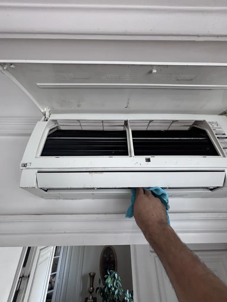 Entretien climatisation Mitsubishi complet a Paris 