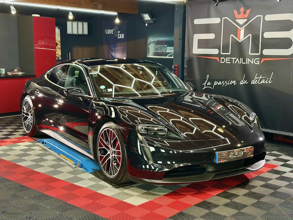 detailing lyon spécialiste Porsche Taycan