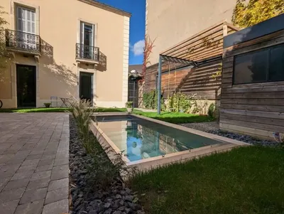 Construction d'une mini piscine en inox de 2x5m avec pompe à chaleur connectée et crochet pour nage sur élastique à Dijon