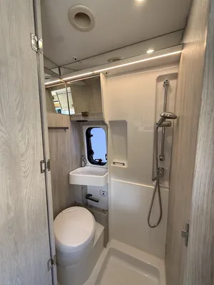 SALLE DE BAIN FOURGON 