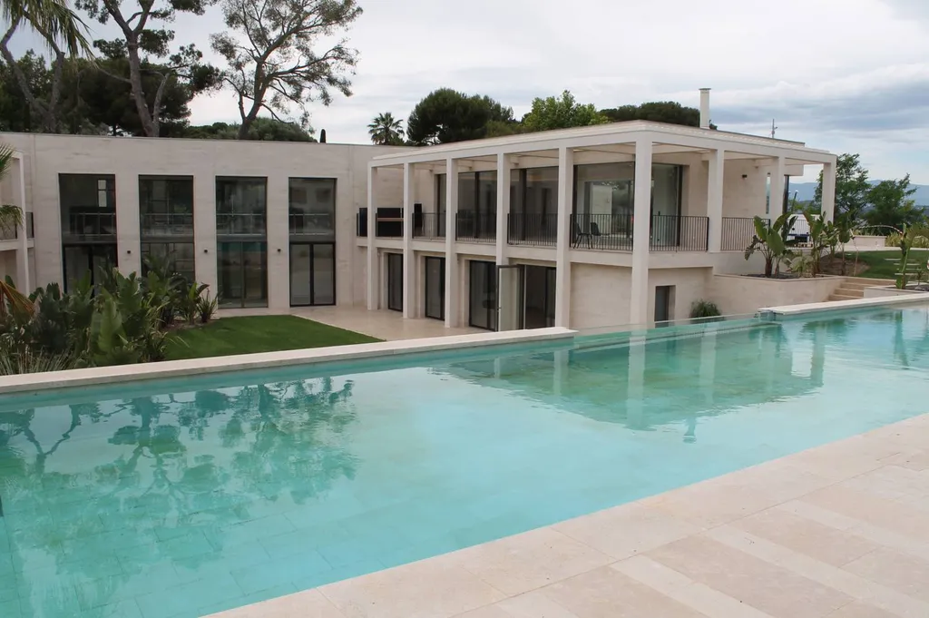 parement et dalle piscine extérieure 