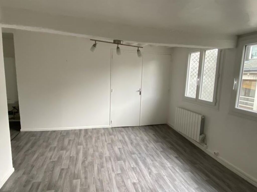 Studio de 24.82m² à la location, rue Dinanderie à Rouen, 465€ charges comprises