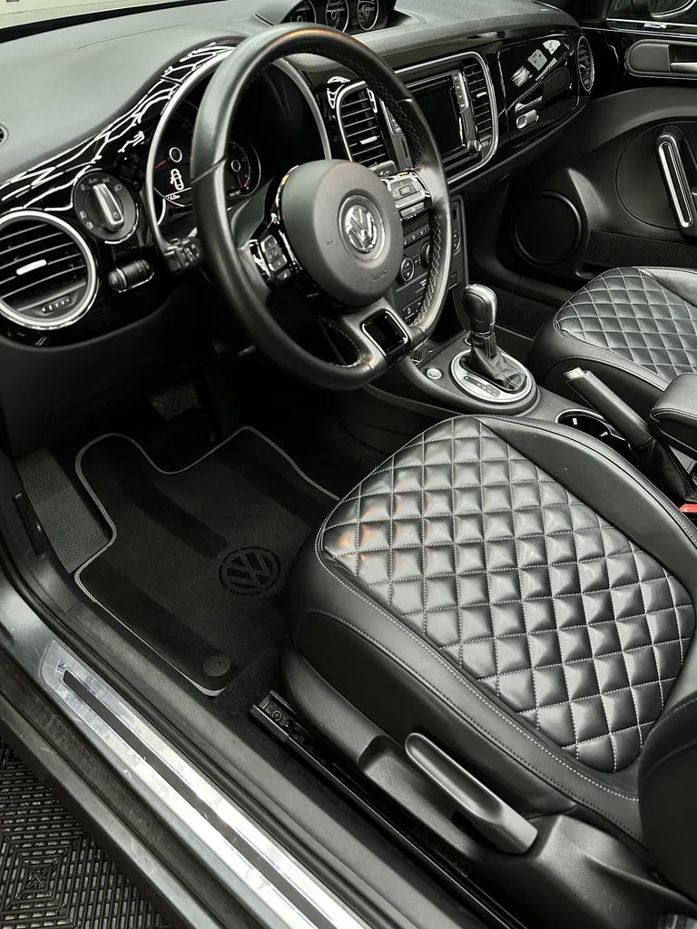 Nettoyage intérieur auto premium pour un habitacle impeccable, sain et durablement protégé grâce au detailing professionnel complet