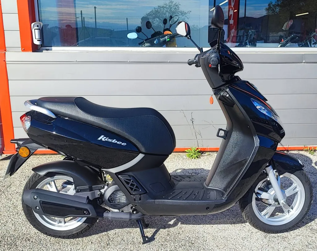 PEUGEOT KISBEE 50cc DU 06/2023 AVEC 430 KM.