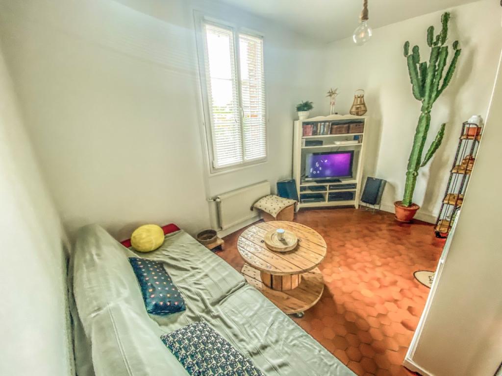 salon exposé plein sud beaux volumes