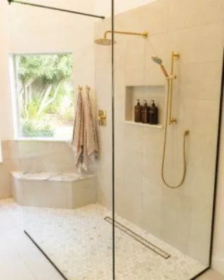 Installation douche à l'italienne pour personne âgées 