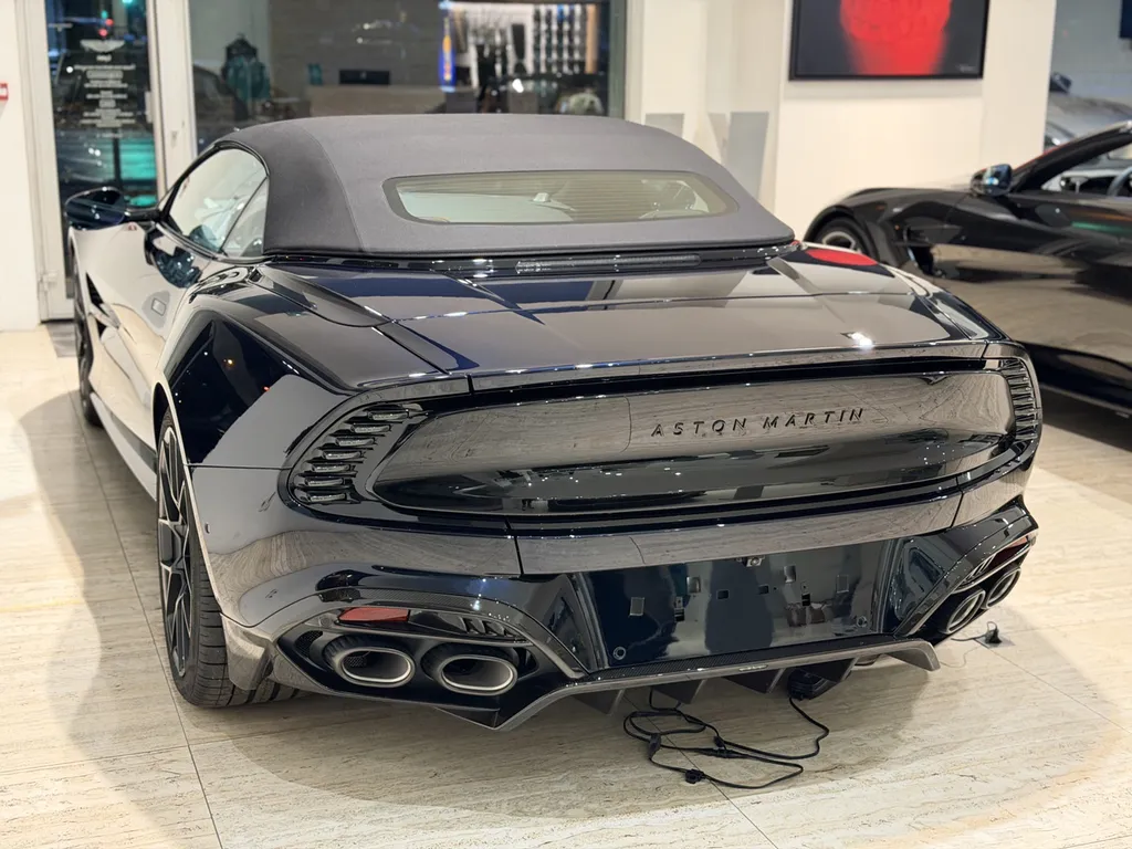 Aston Martin Vanquish Volante Pose de film PPF haut de gamme à Lyon Proche Tassin la demi lune 