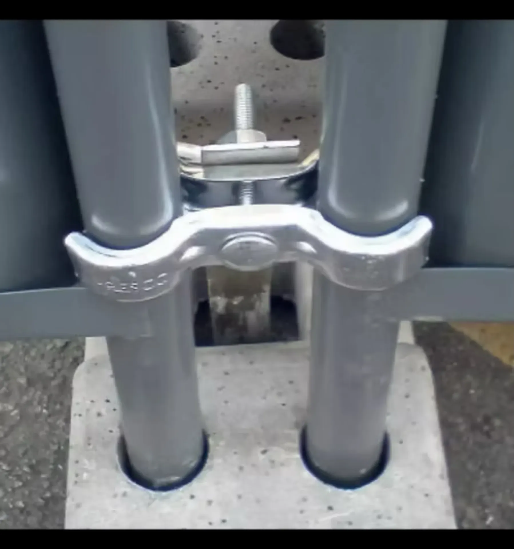 BRIDE DE SÉCURITÉ RENFORCÉE POUR CLÔTURE DE CHANTIER