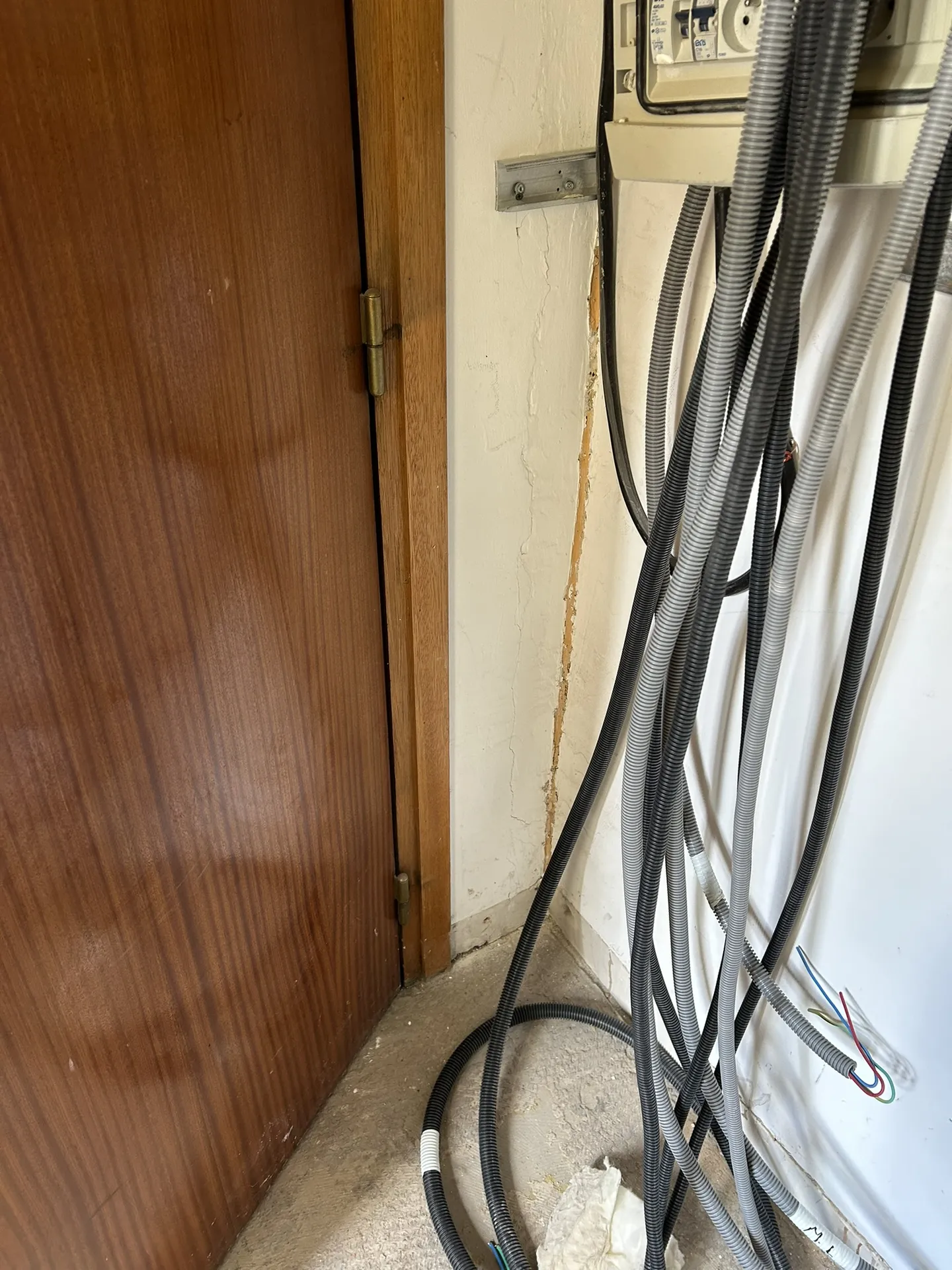 Travaux de câblage électrique lors de la rénovation et mise aux normes d’un appartement à Villefranche-sur-Saône (Rhône 69).