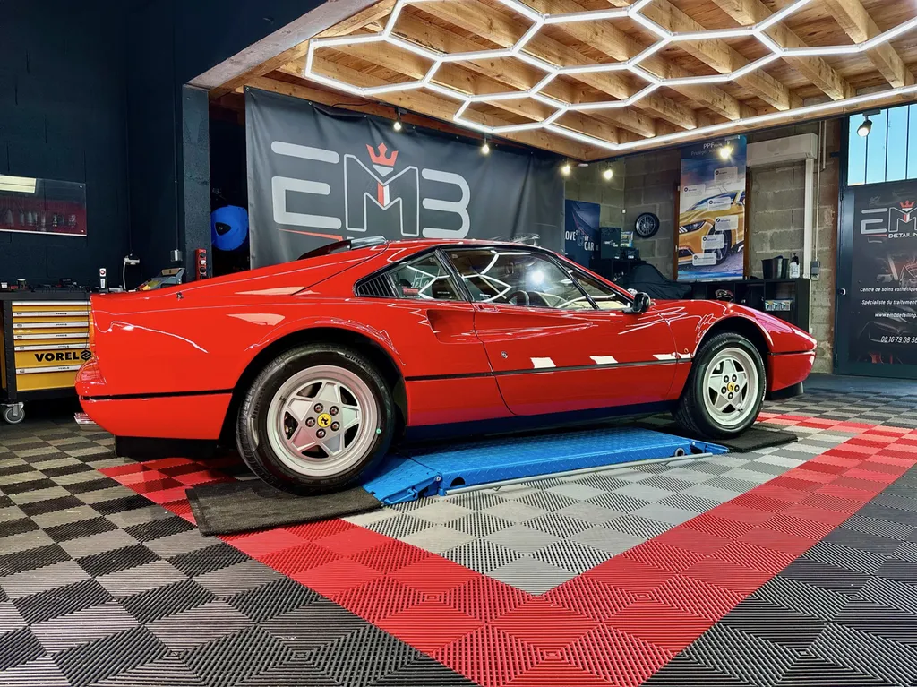 Traitement céramique automobile à Lyon proche Brignais EMB DETAILING spécialiste Ferrari 328 