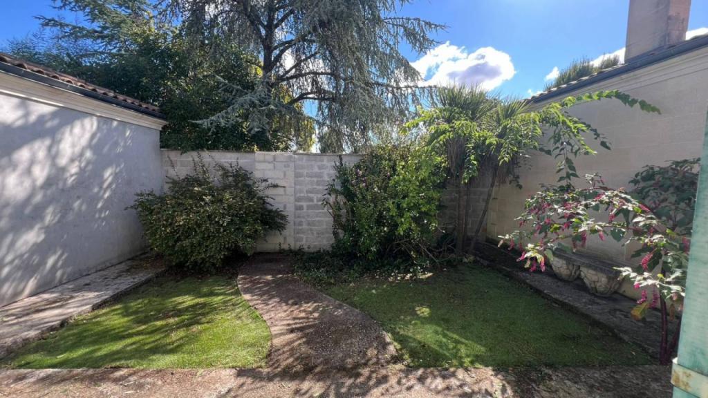 Vendue Charmante échoppe double à rénover Bordeaux Caudéran 