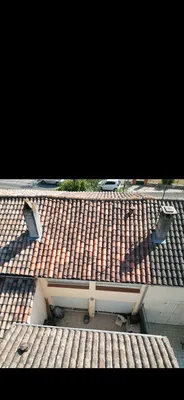 Artisans couvreurs pour nettoyage de toiture et remplacement de tuiles endommagées à Bessières, près de Toulouse : entretien et durabilité par PLM Frères.